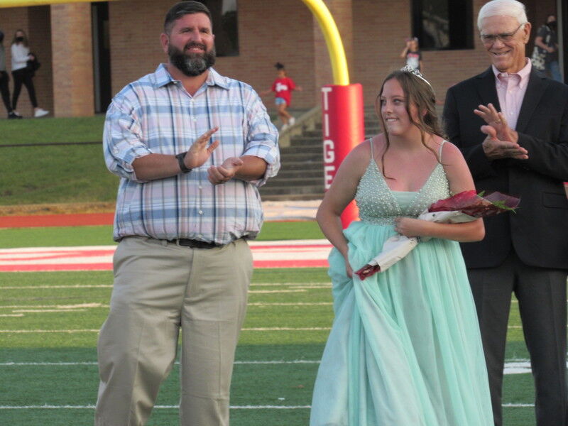 Fort Gibson High School royalty overwhelmed by flowers